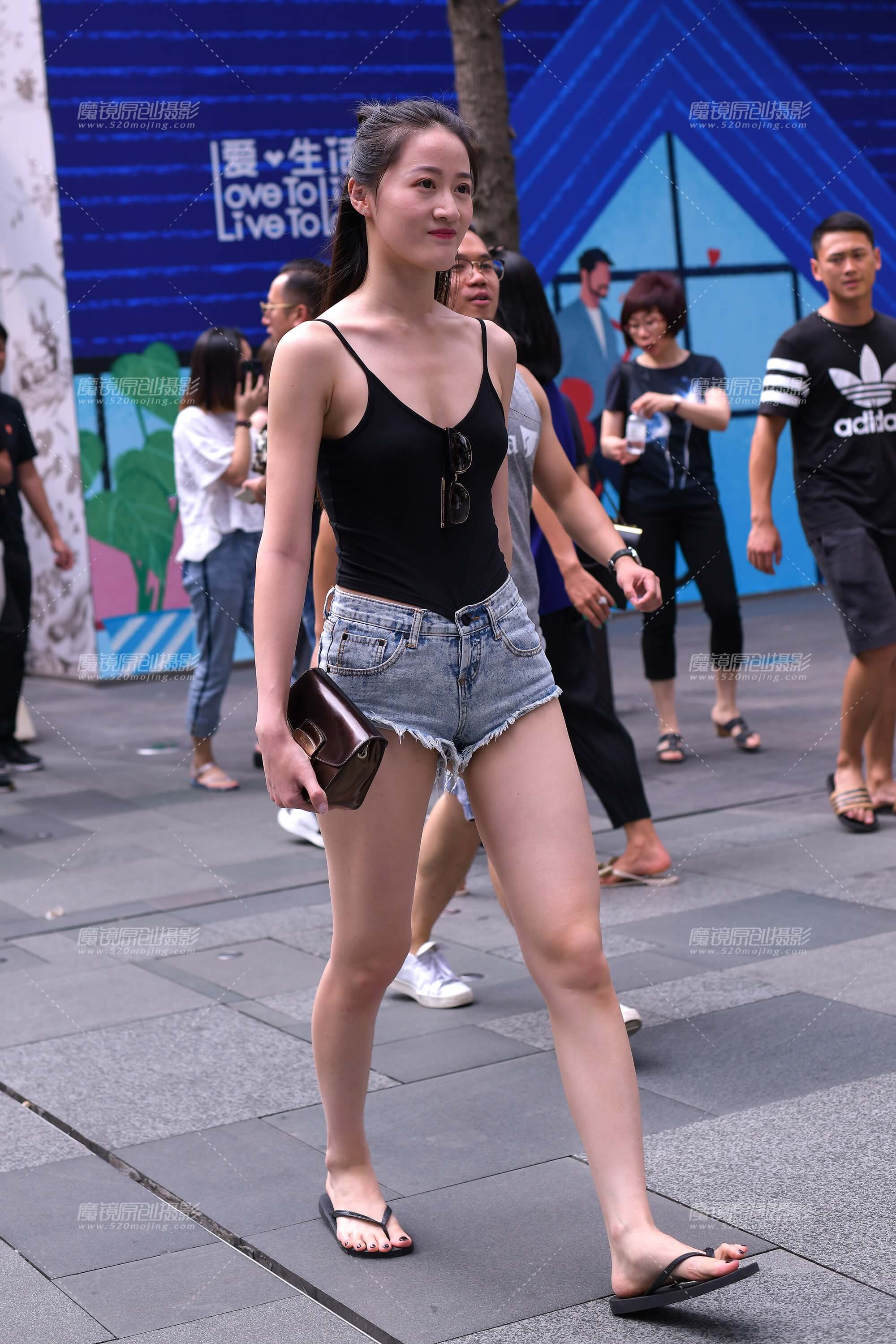 拖鞋穿的都这么有气势