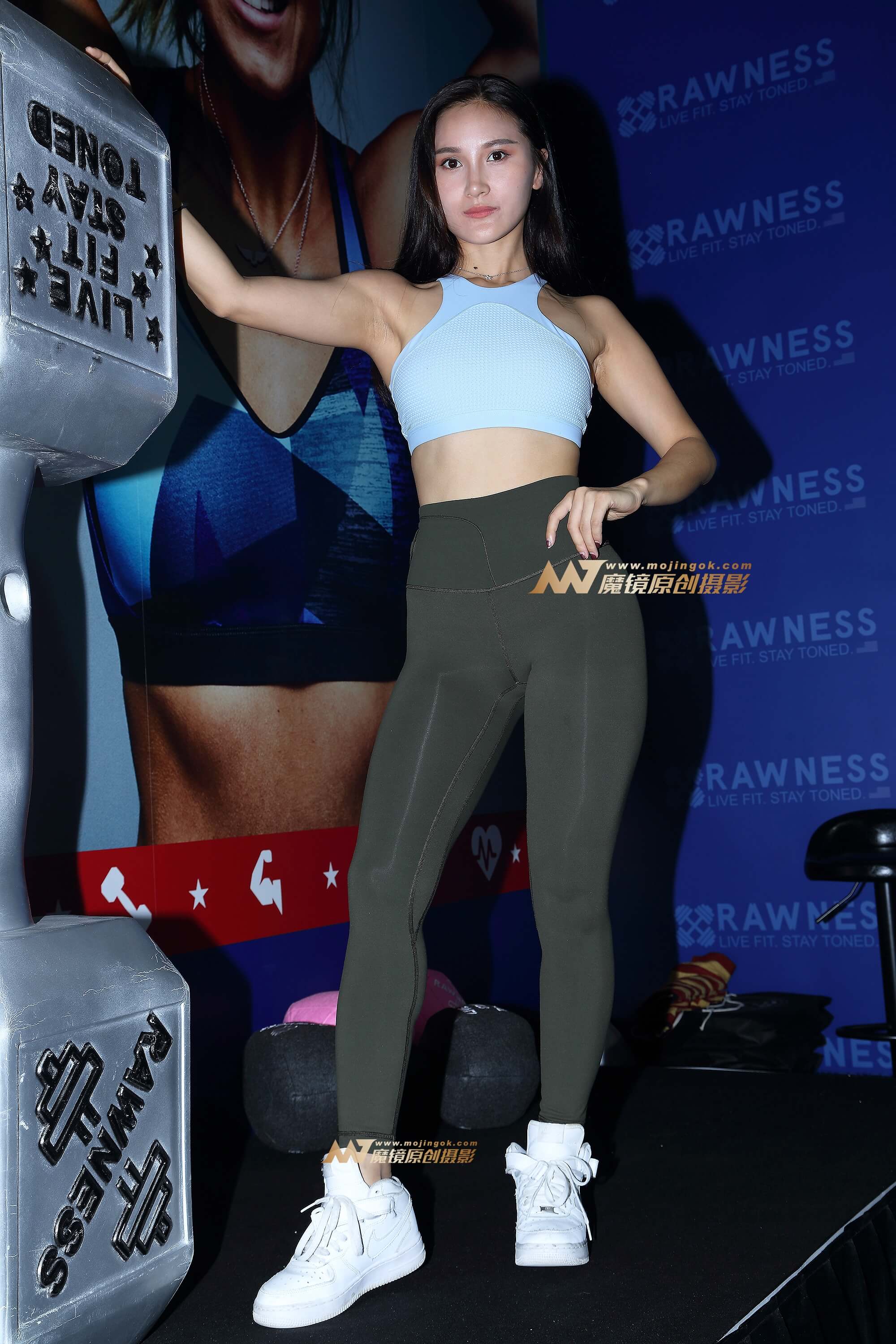 曲线玲珑的美女