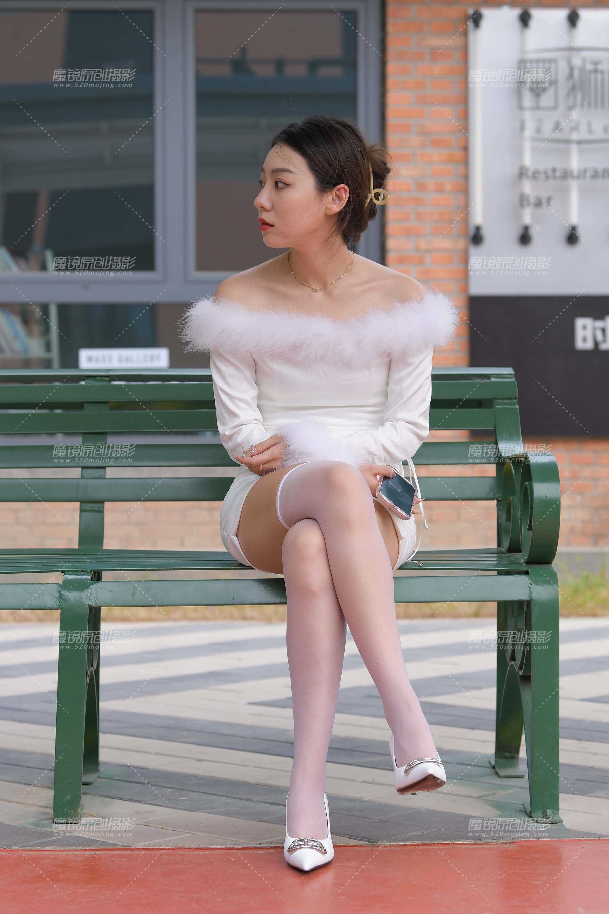 白裙美女
