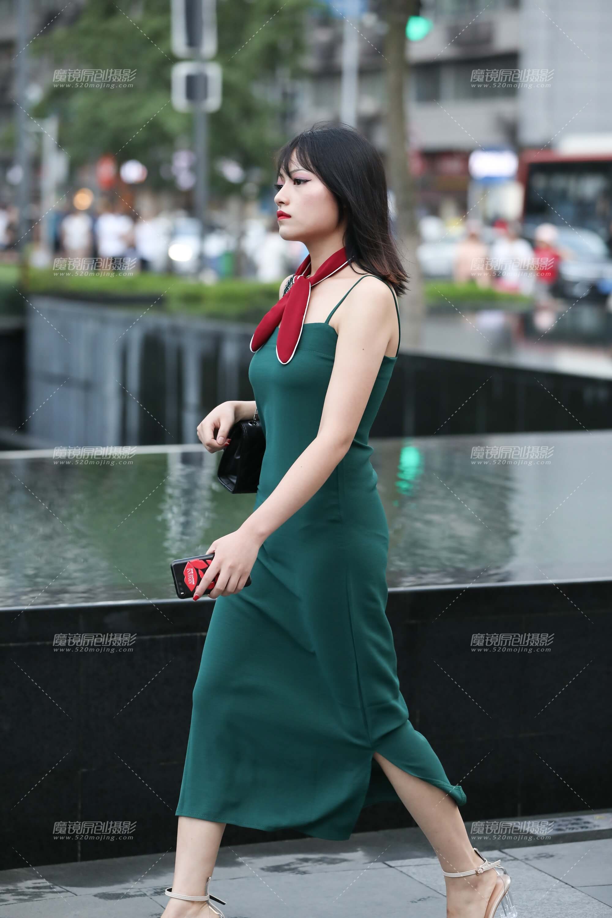 绿色长裙**
