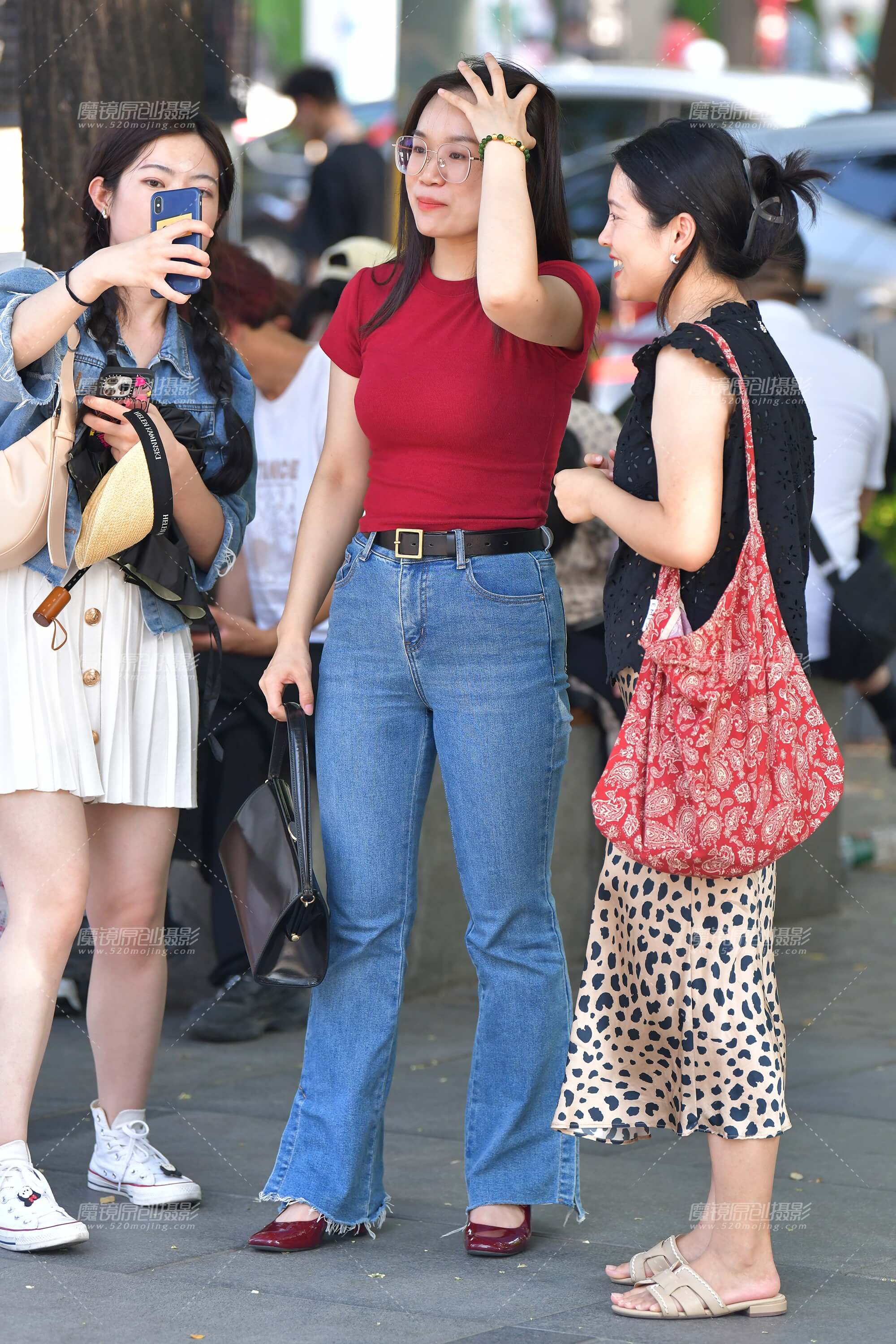 微丰腴牛仔裤美女