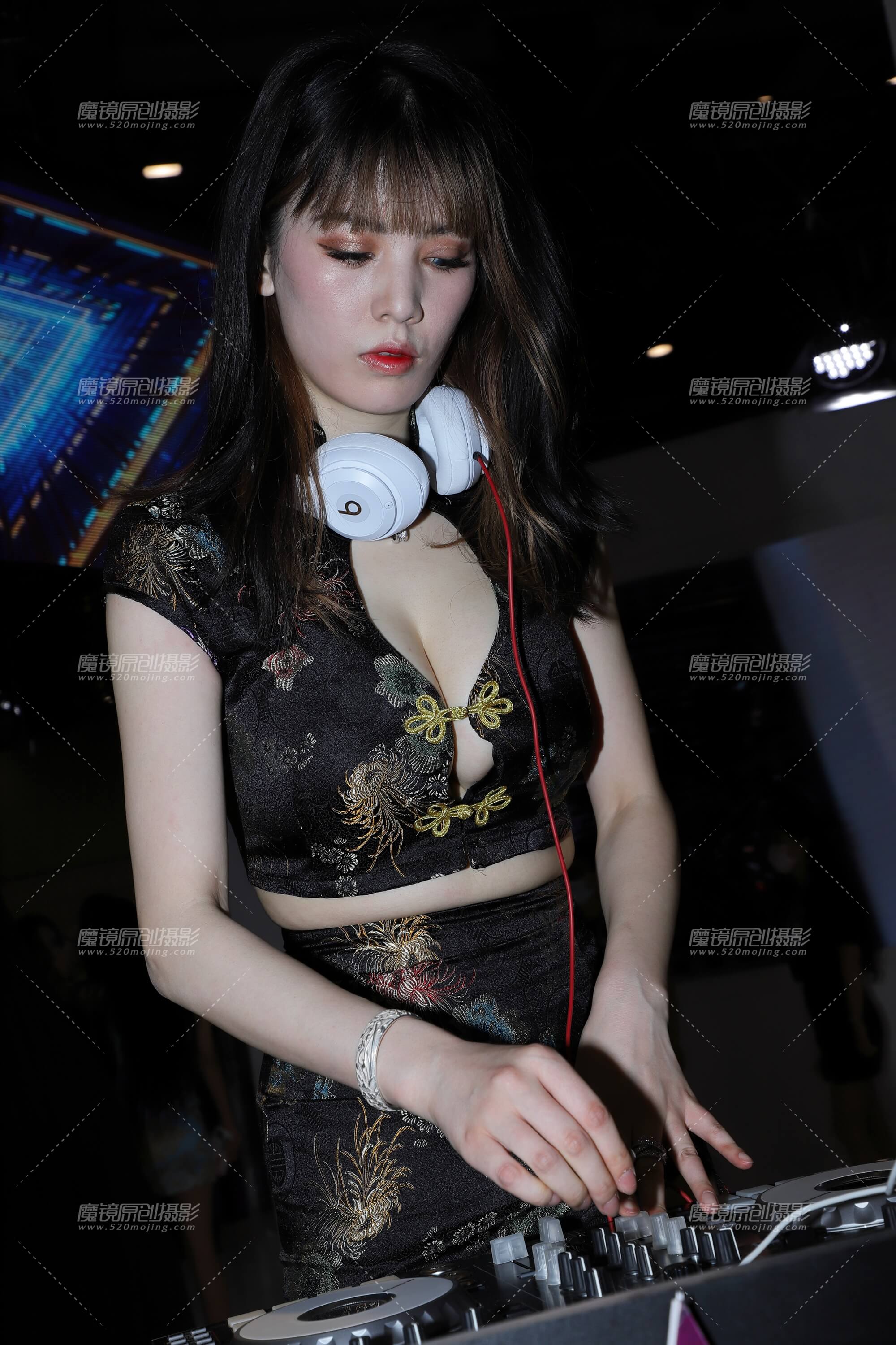DJ