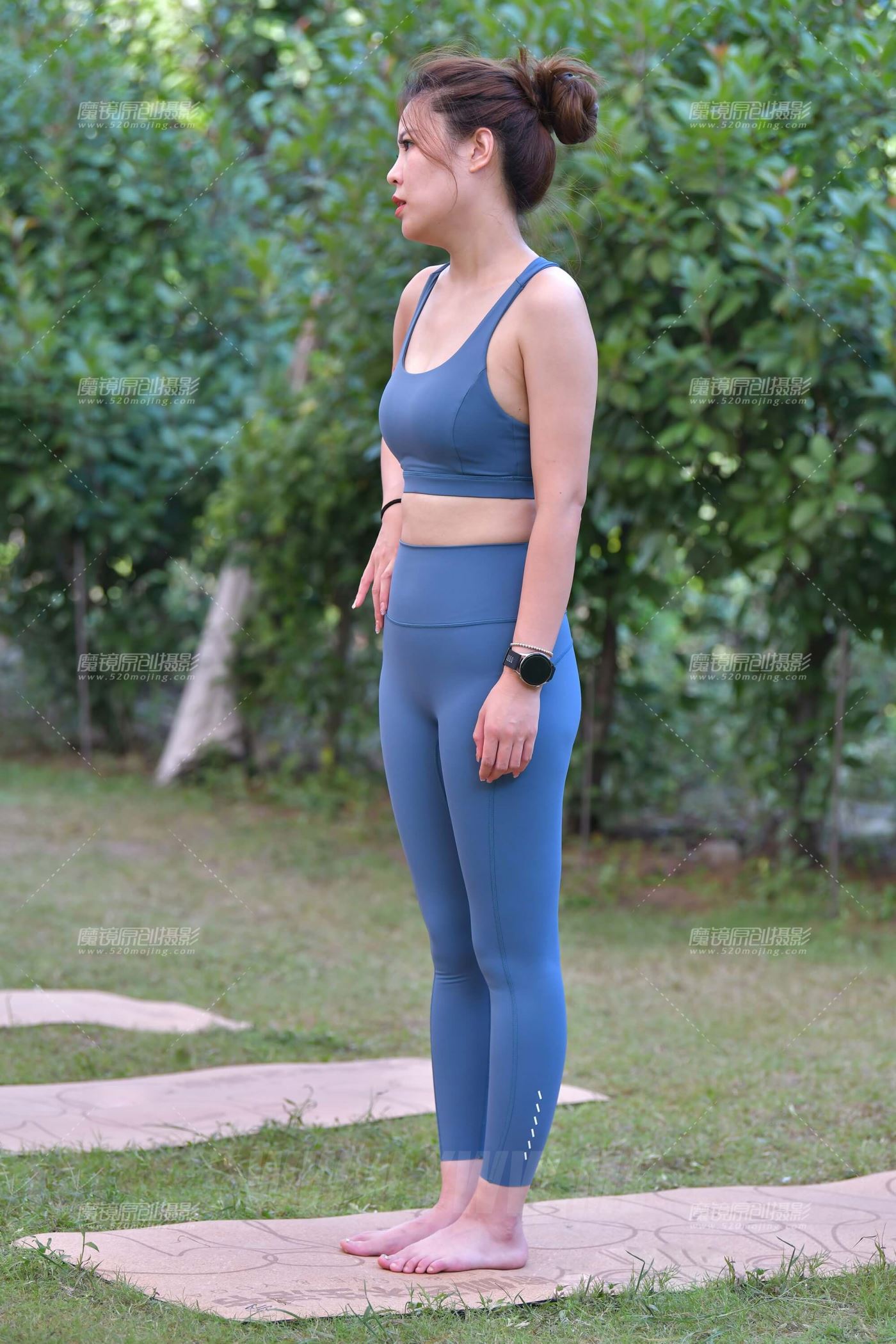 优美瑜伽紧身裤美女