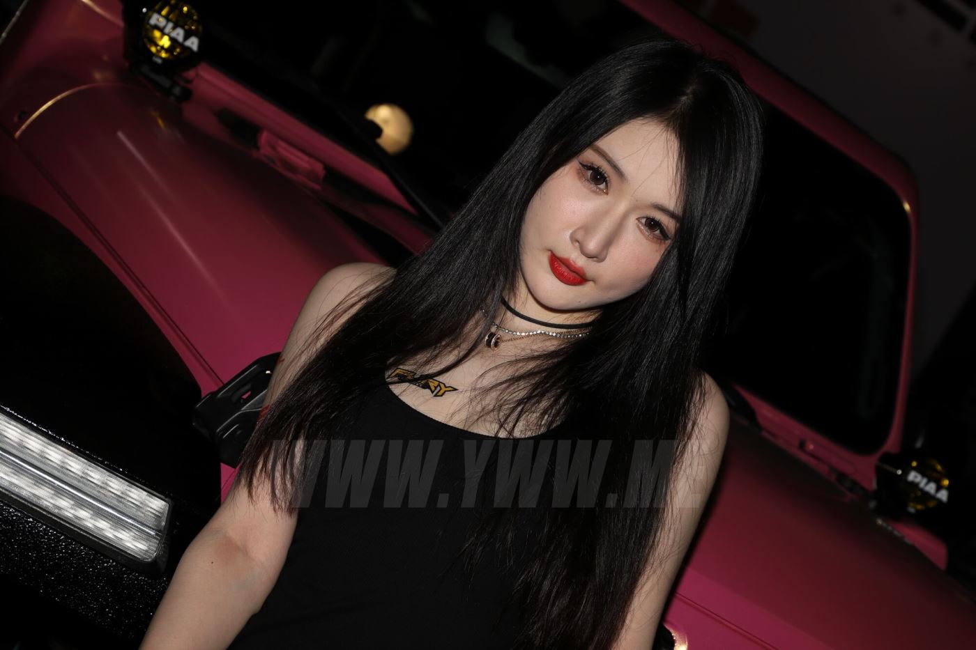 持枪黑衣迷彩短裙