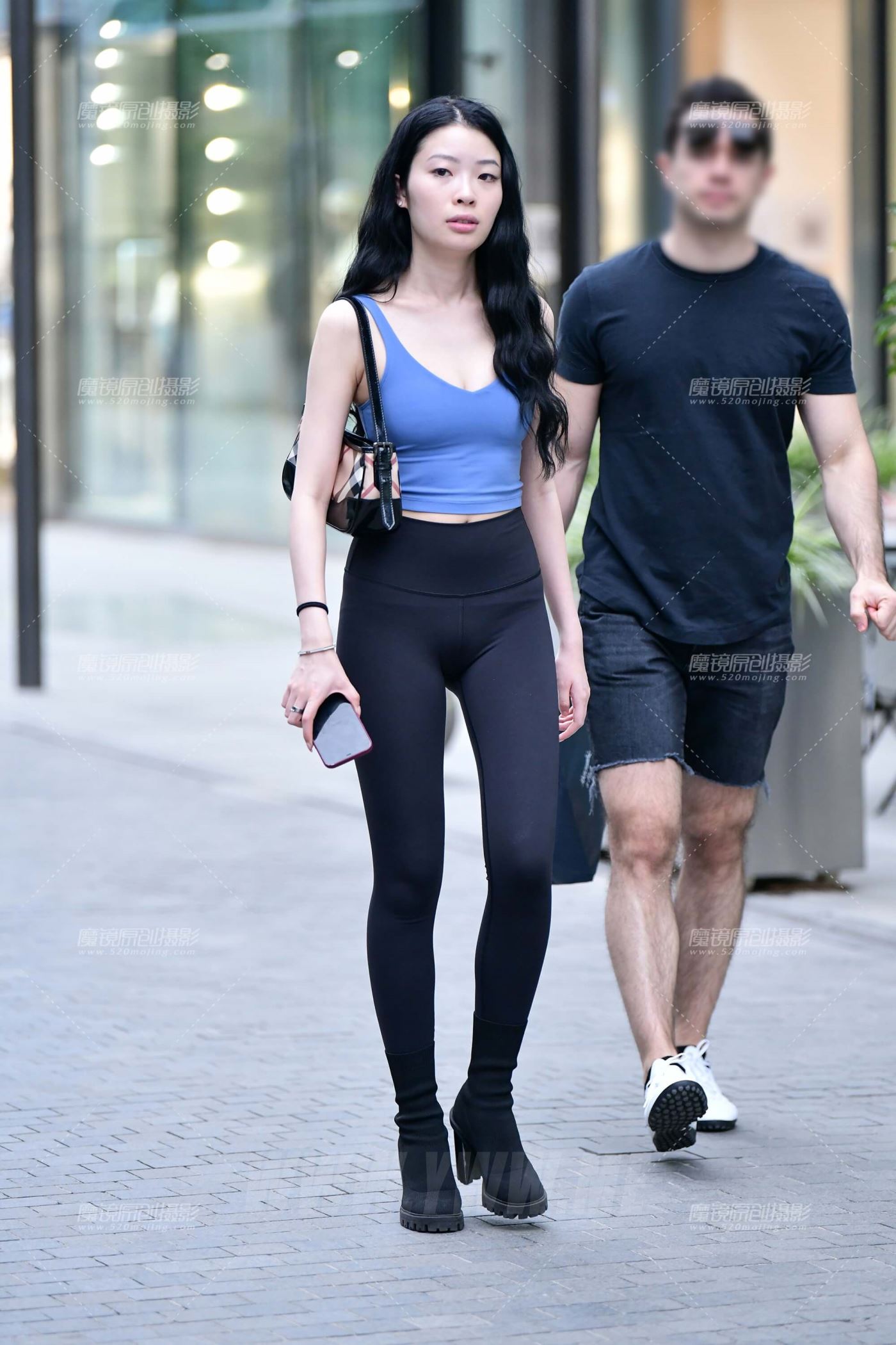 魅力黑色紧身裤美女