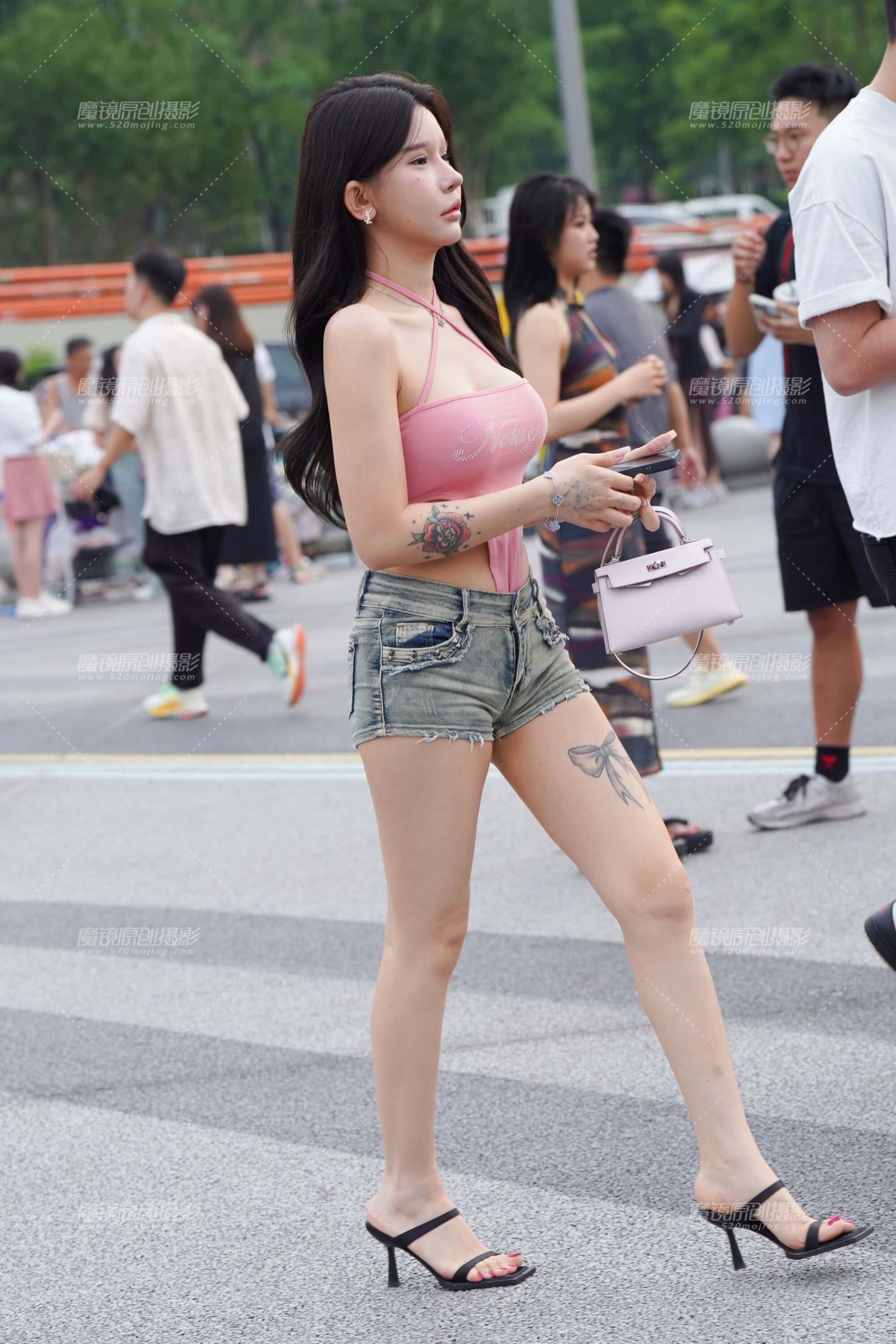 热裤玉足