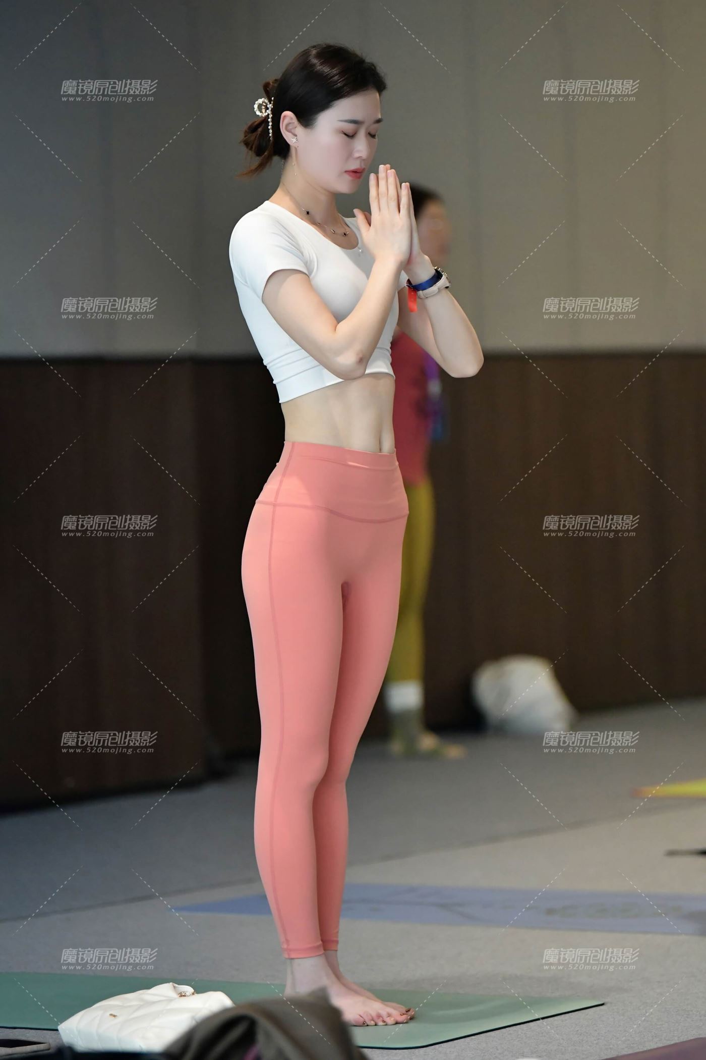 苗条瑜伽紧身裤美女