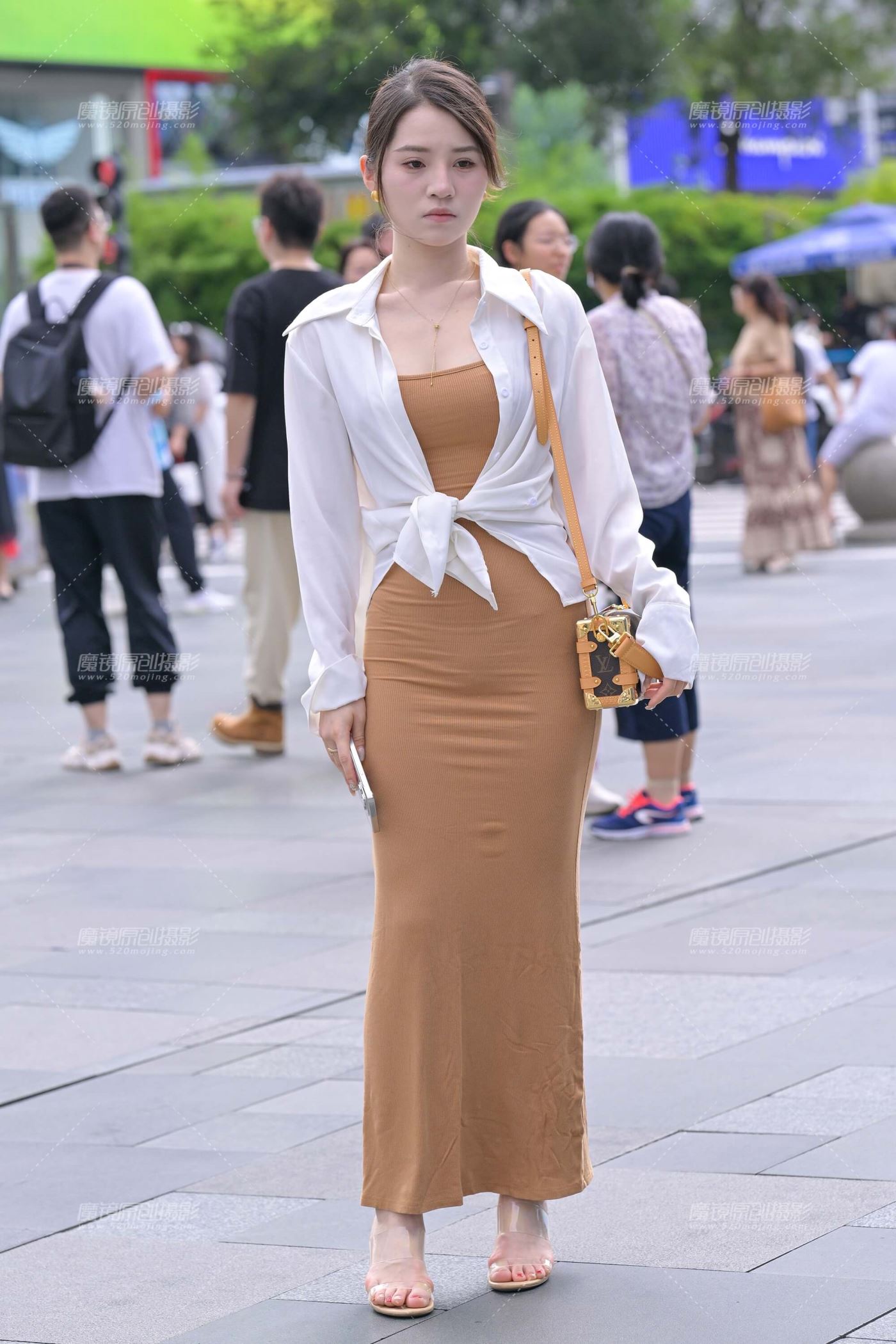 长裙包臀美女